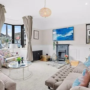  Holiday home Victorian Town House Central United Kingdom