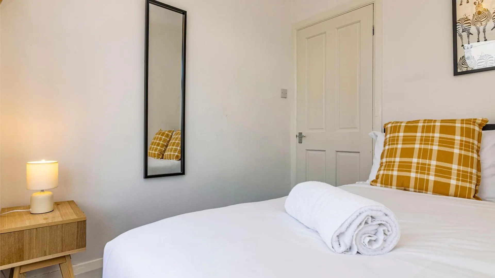 Holiday home University View-Off-Street Parking-Sleeps 8-Fast Wifi Nottingham
