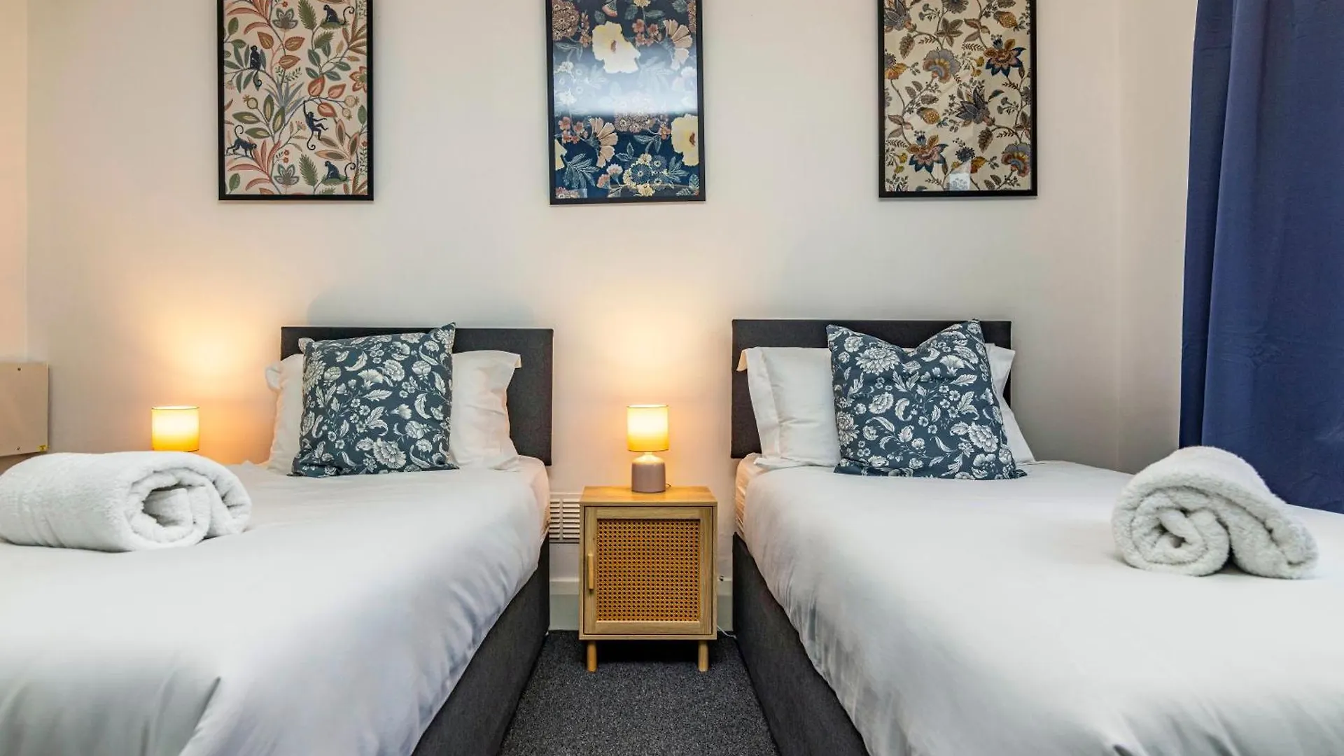 University View-Off-Street Parking-Sleeps 8-Fast Wifi Nottingham