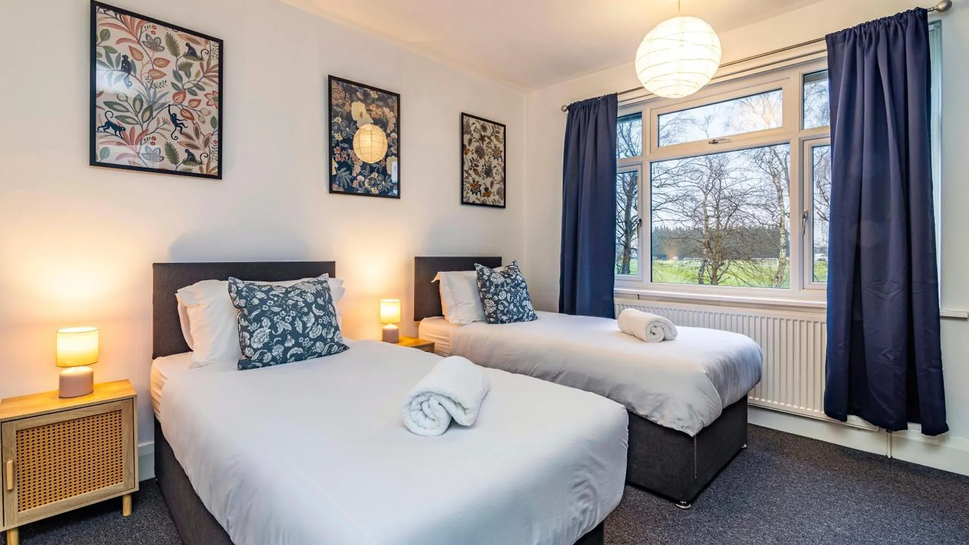 Holiday home University View-Off-Street Parking-Sleeps 8-Fast Wifi Nottingham